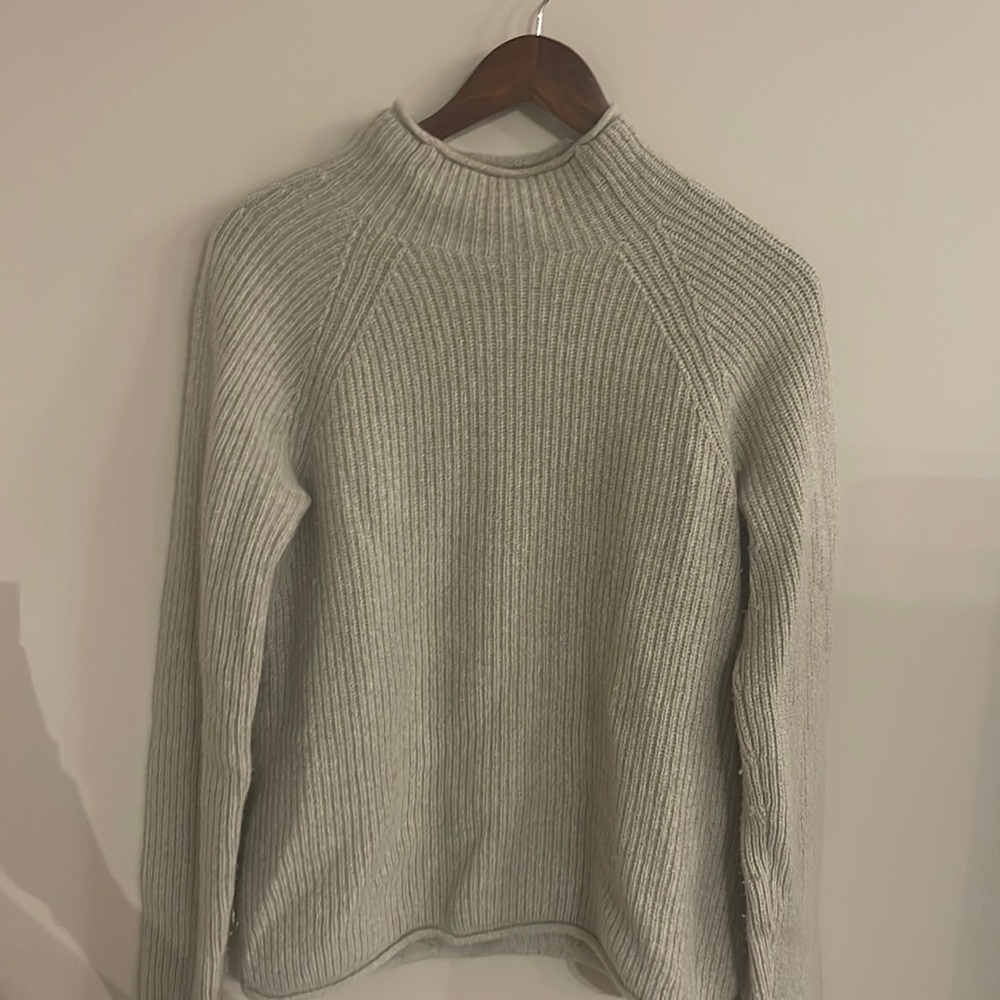 Theory 100% Cashmere sweater